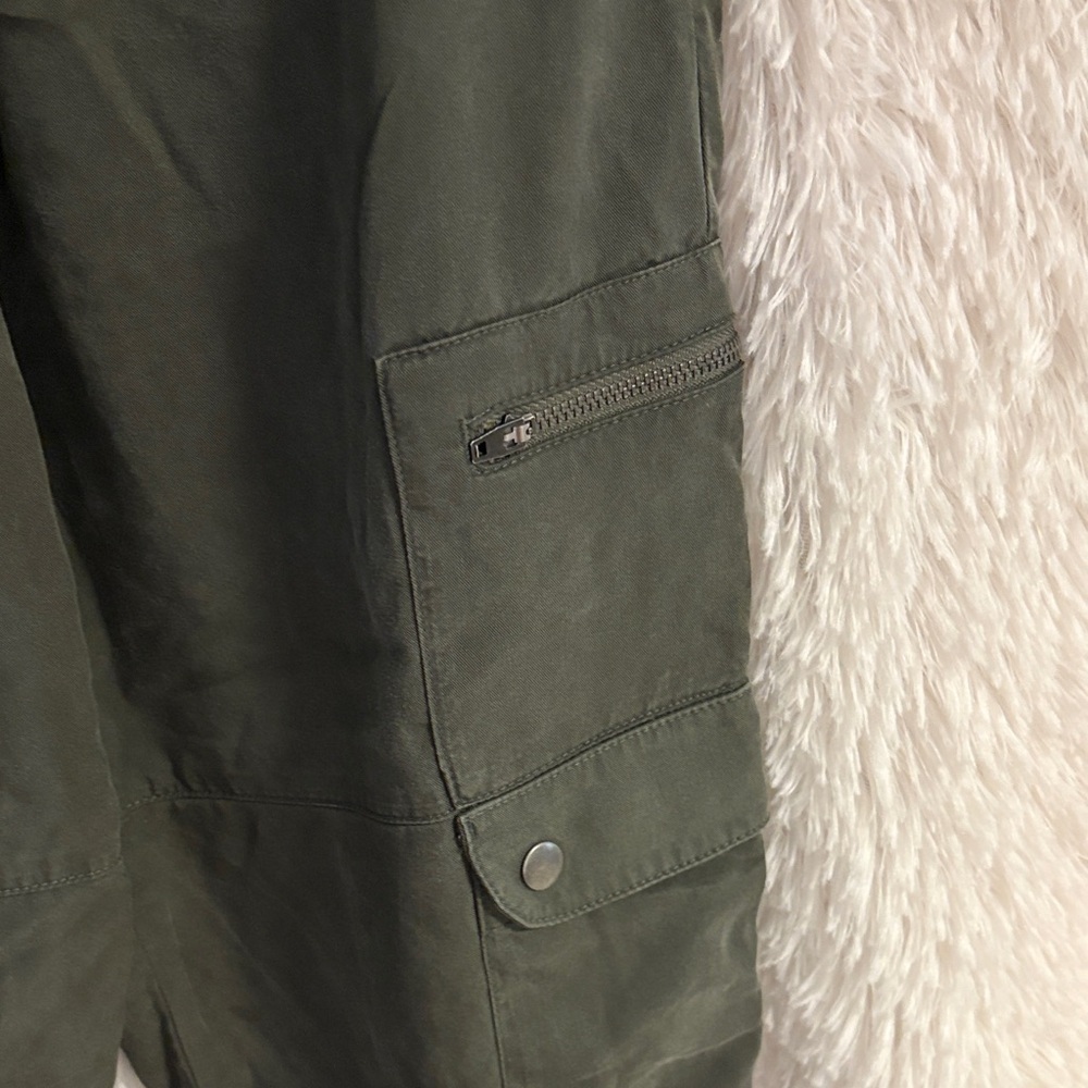 Banana Republic Dark Green Cargo Pants - Picture 5 of 9